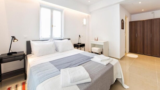 In-room safe, desk, blackout curtains, soundproofing - Naousa Center Living (Paros)