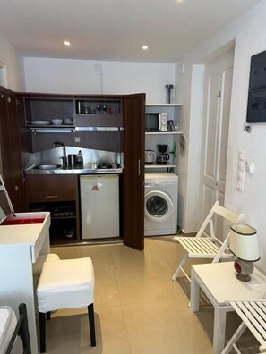 In-room safe, desk, blackout curtains, soundproofing - Naousa Center Living (Paros)