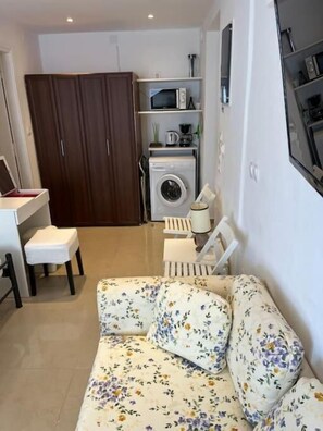 In-room safe, desk, blackout curtains, soundproofing - Naousa Center Living (Paros)