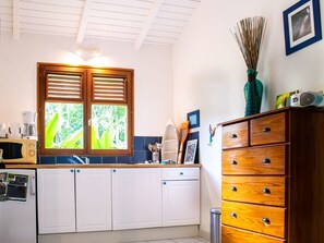 Fridge, microwave, cookware/dishes/utensils - Domäne mit Terrasse by Interhome (Deshaies)