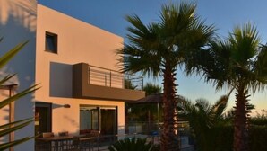 Outdoor dining - Moderne Villa mit privatem Pool und Meerblick by Interhome (Atalaia)