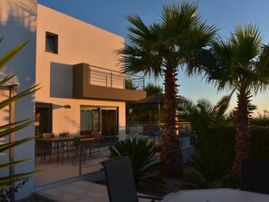 Outdoor dining - Moderne Villa mit privatem Pool und Meerblick by Interhome (Atalaia)