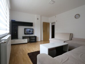 TV - Wohnung Azi Ilidza Sarajevo by Interhome (Ilidža)