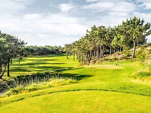 A golf course with well-maintained grass, trees, and a clear sky. - Haus in Praia Pedras Del Rey mit 3 Pools 4 by Interhome (Obidos)