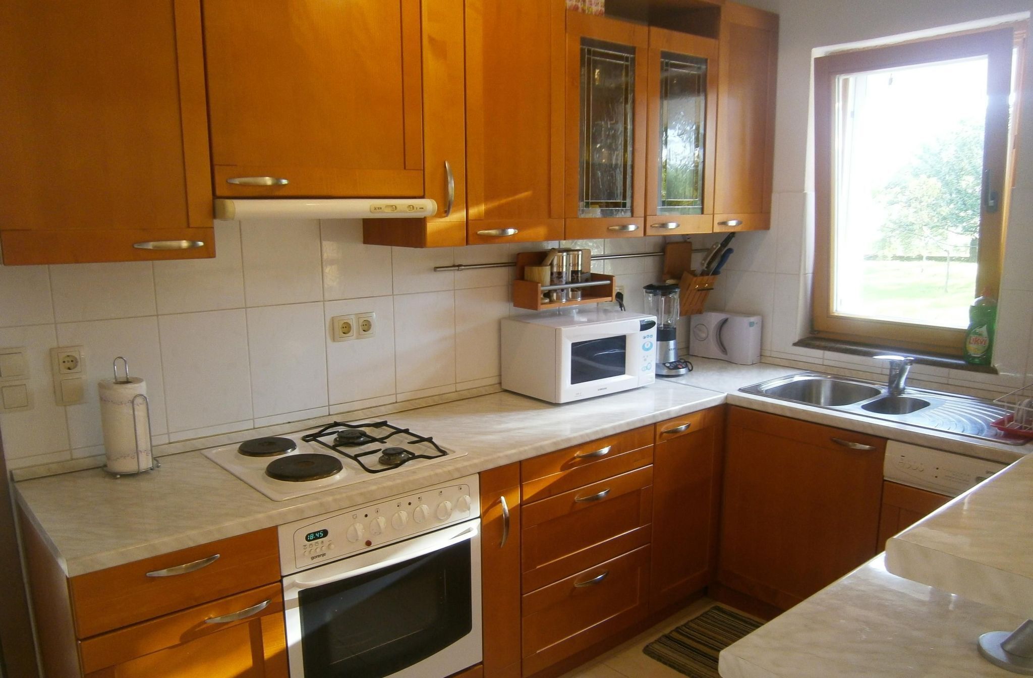 雪櫃、微波爐、焗爐、洗碗機