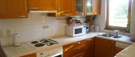 雪櫃、微波爐、焗爐、洗碗機