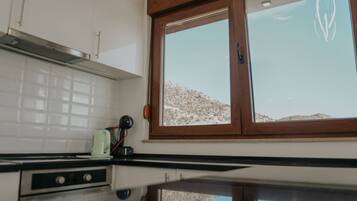 Kühlschrank, Ofen, Geschirrspüler, Kochgeschirr/Geschirr/Besteck