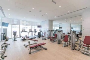 Fitness facility - Free housekeeping visits during your stay - StayShort - Bright 2BR Apartment with Marina Views Sleeps 6 (Dubai Marina)