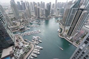 Marina - Free housekeeping visits during your stay - StayShort - Bright 2BR Apartment with Marina Views Sleeps 6 (Dubai Marina)