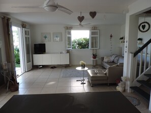 TV - Schönes Ferienhaus auf Martinique by Interhome (La Trinité)
