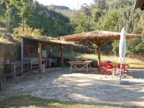 Outdoor dining - Villa mit Garten, Grill und Terrasse by Interhome (Cinfães)