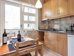 Fridge, microwave, cookware/dishes/utensils - "Opo Domus" mit Balkon by Interhome (Porto)