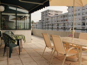 Outdoor dining - Schöne Ferienwohnung in Porto mit Sonnenterrasse by Interhome (Porto)