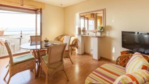 Dining - Wohnung "Juste Au" über dem Meer by Interhome (Caminha)