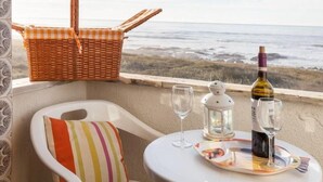 Outdoor dining - Wohnung "Juste Au" über dem Meer by Interhome (Caminha)