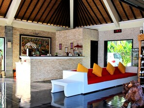 Lobby - DeLux-Doppelzimmer mit Meerblick in 11-Schlafzimmer-Anlage by Interhome (Buleleng)