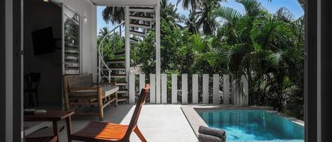 Villa, hageutsikt | Terrasse/patio