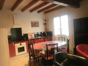 Dining - Barrierefreies Haus mit Garten und Terrasse by Interhome (Tarascon sur Ariège)