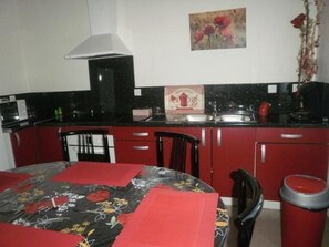 Kühlschrank, Mikrowelle, Ofen, Geschirrspüler