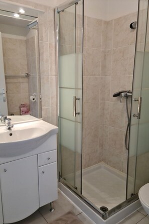 Bathroom - Appartement Maria Stella avec Terrasse - Schwimmbad by Interhome (Calvi)