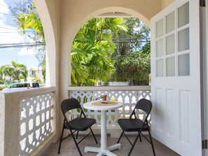 Outdoor dining - Gemütlicher karibischer Rückzugsort gegenüber dem Strand by Interhome (Sandy Lane)