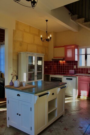 Fridge, microwave, oven, dishwasher - Apartment Mas by Interhome (Arles)