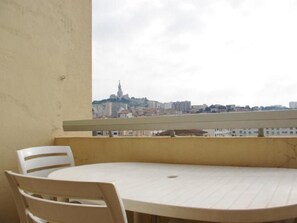 Outdoor dining - Möbliertes Studio Agachadou 25m2 mit 3 Terrassen 36m2 by Interhome (Marseille)
