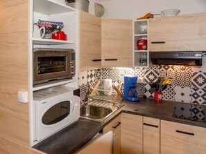 Kühlschrank, Mikrowelle, Ofen, Geschirrspüler