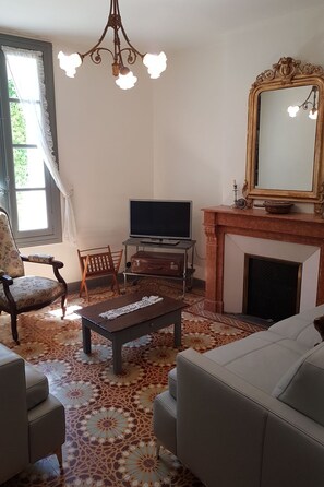 Living area - Winzerfamilienhaus Loizo by Interhome (Assas)