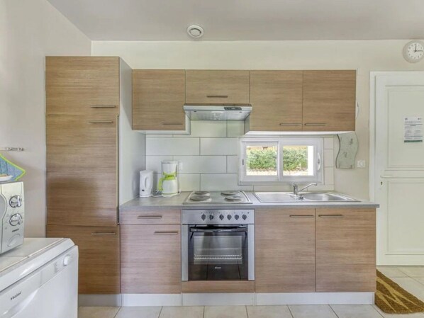 Refrigerador, microondas, horno y lavavajillas 