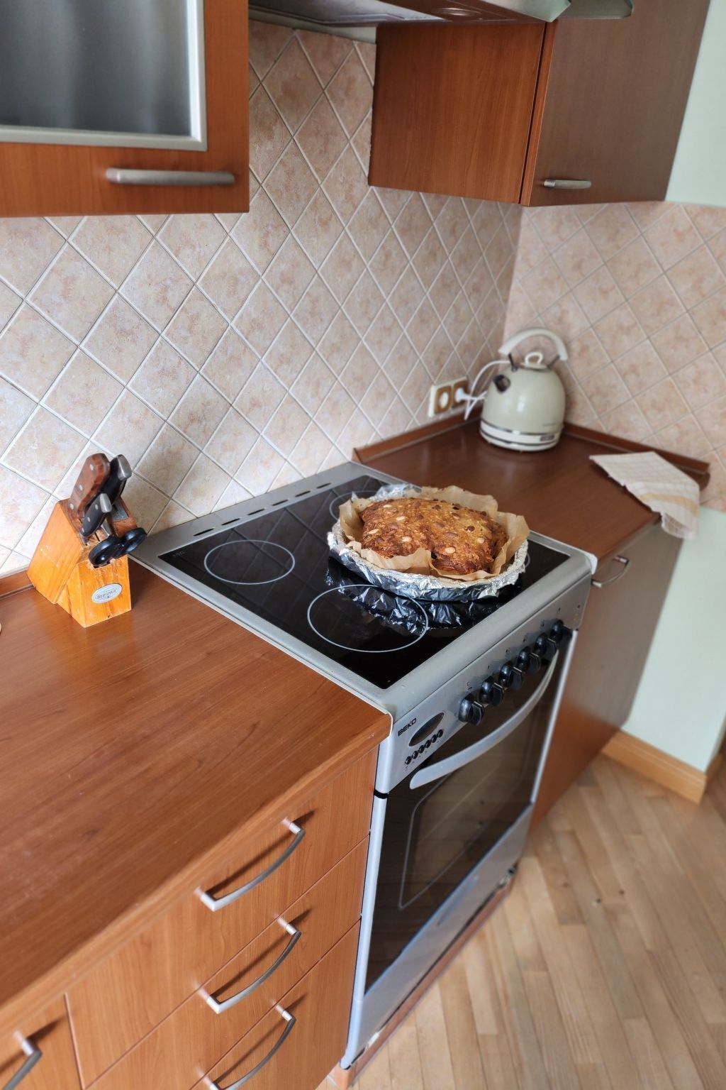 Fridge, microwave, oven, cookware/dishes/utensils
