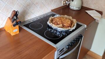 Fridge, microwave, oven, cookware/dishes/utensils