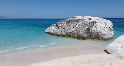Villa Roccia d'Oro avec piscine privée, vue mer, Wi-Fi et climatisation