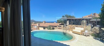 Villa 'Roccia d'oro with Private Pool, Sea View, Wi-Fi & Air Conditioning