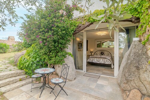 Villa „Roccia d’Oro“ mit privatem Pool, Meerblick, WLAN & Klimaanlage
