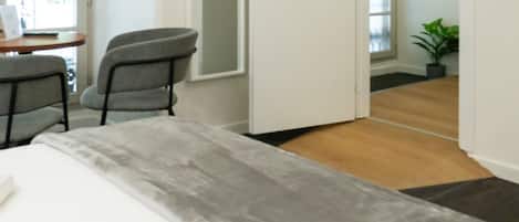 Chambre Double Supérieure | Fer et planche à repasser