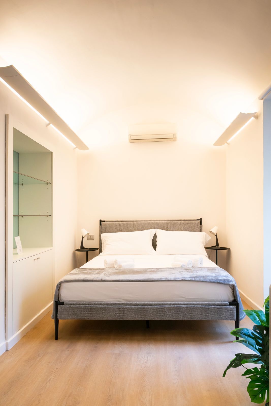 Deluxe Room | Iron/ironing board