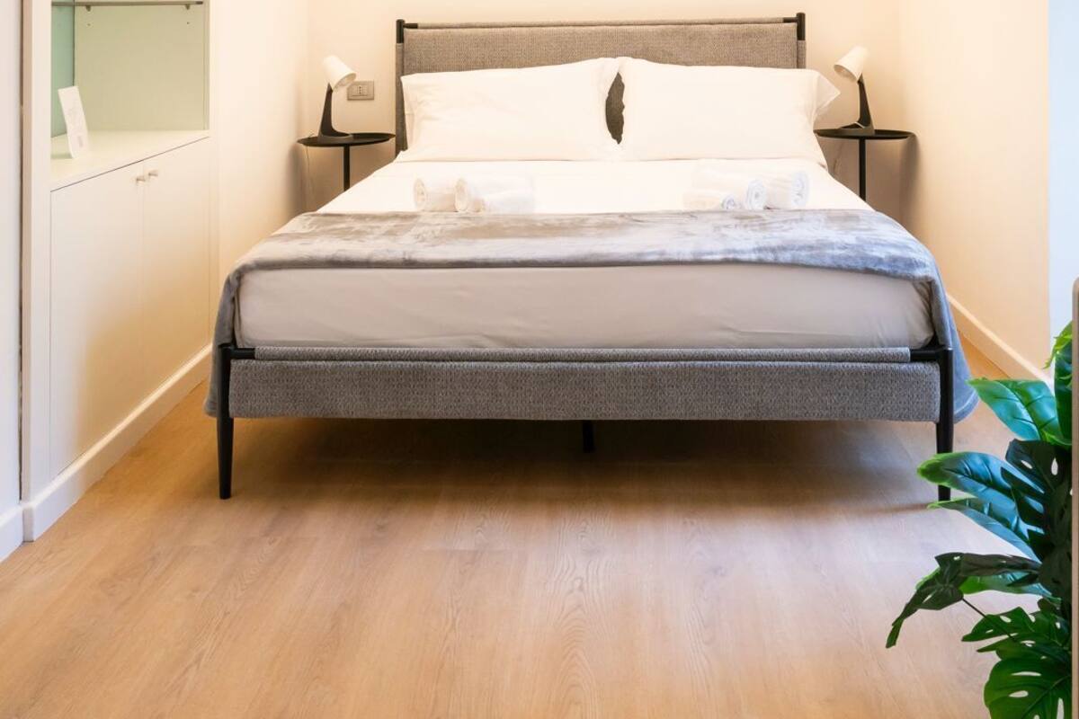 Deluxe Room | Iron/ironing board