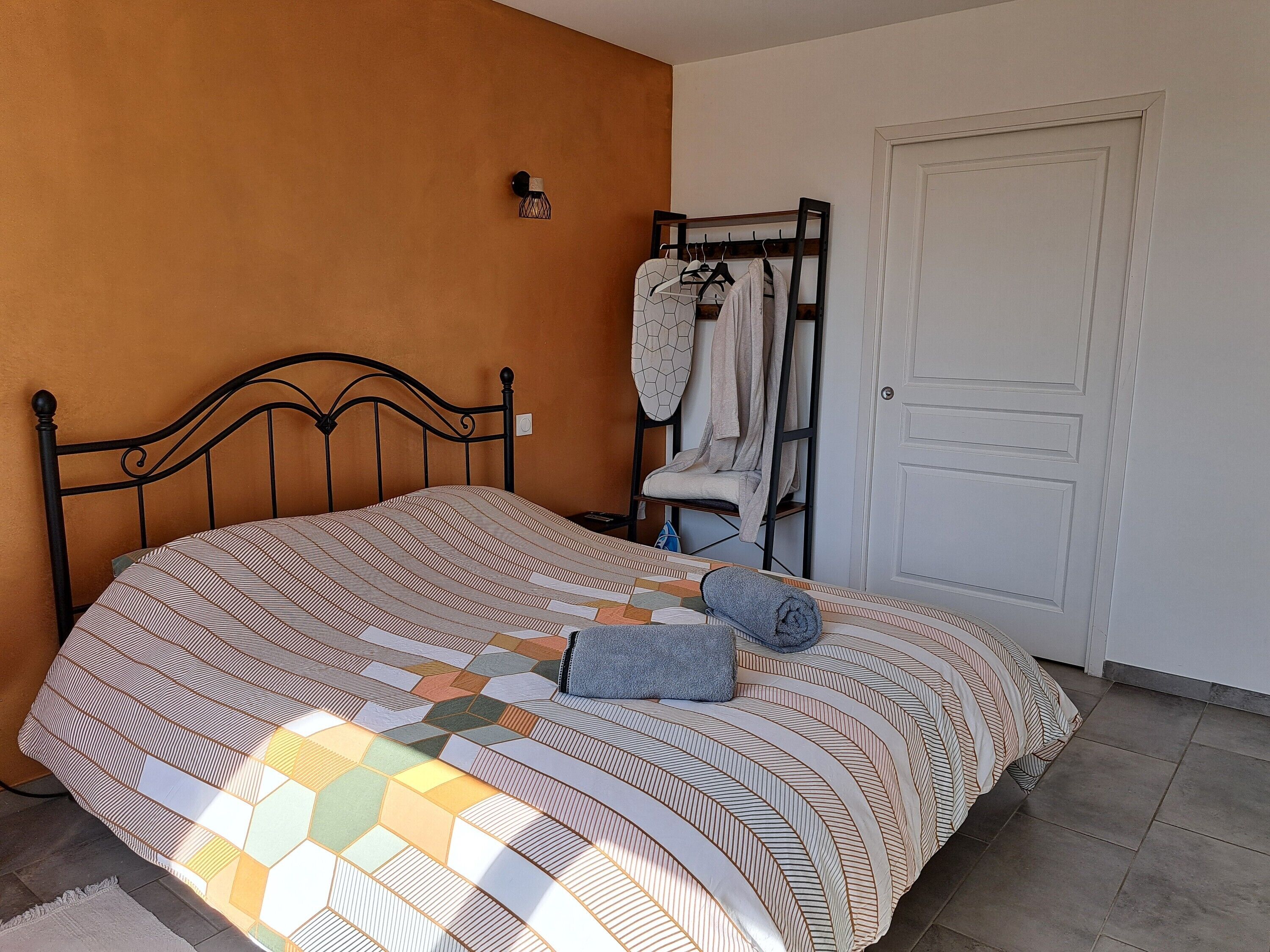 Fer et planche à repasser, Wi-Fi, draps fournis