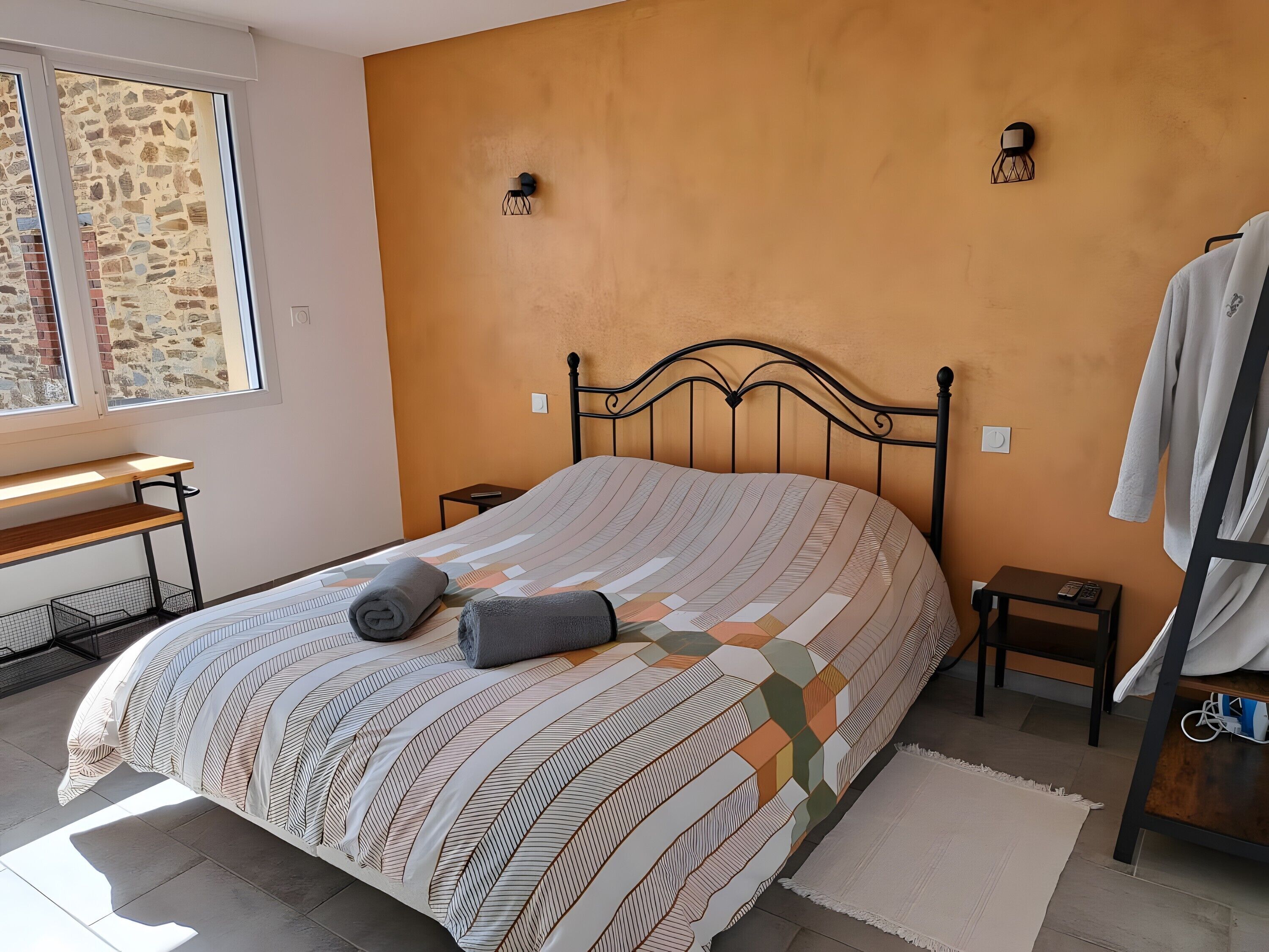 Iron/ironing board, WiFi, bed sheets