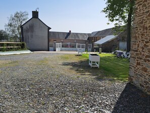 Property grounds - Holiday Home "Le Jardin" with Private Terrace and Wi-Fi (Lison)