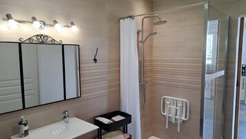 Bruser, hårtørrer, håndklæder