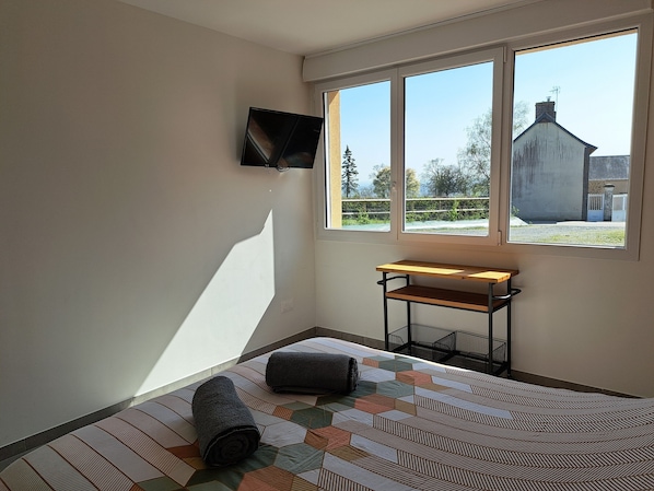 Strykjärn/strykbräda, wi-fi och sängkläder