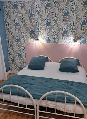 مكواة/لوح كي وواي فاي وملاءات أسرّة