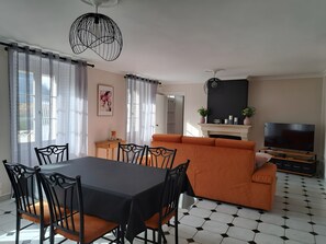 Televisie en een open haard