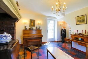 Interior - Gîte LEBASLADIN for 7 Guests – Renovated Holiday Home in Lison (Lison)