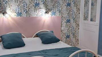 Iron/ironing board, WiFi, bed sheets