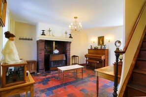 Interior - Gîte LEBASLADIN for 7 Guests – Renovated Holiday Home in Lison (Lison)
