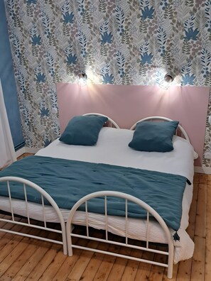 Iron/ironing board, WiFi, bed sheets - Gîte LEBASLADIN for 7 Guests – Renovated Holiday Home in Lison (Lison)