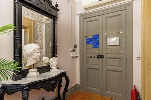 Interior - Galata’s Glow – Stylish & Luxurious 3BR Apartment (Beyoğlu/İstanbul)